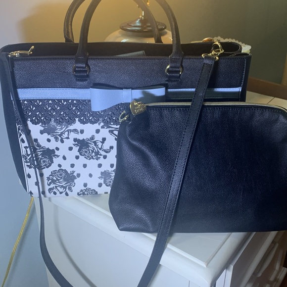 Betsey Johnson black & white with rose print and light blue bow trim - Picture 8 of 10